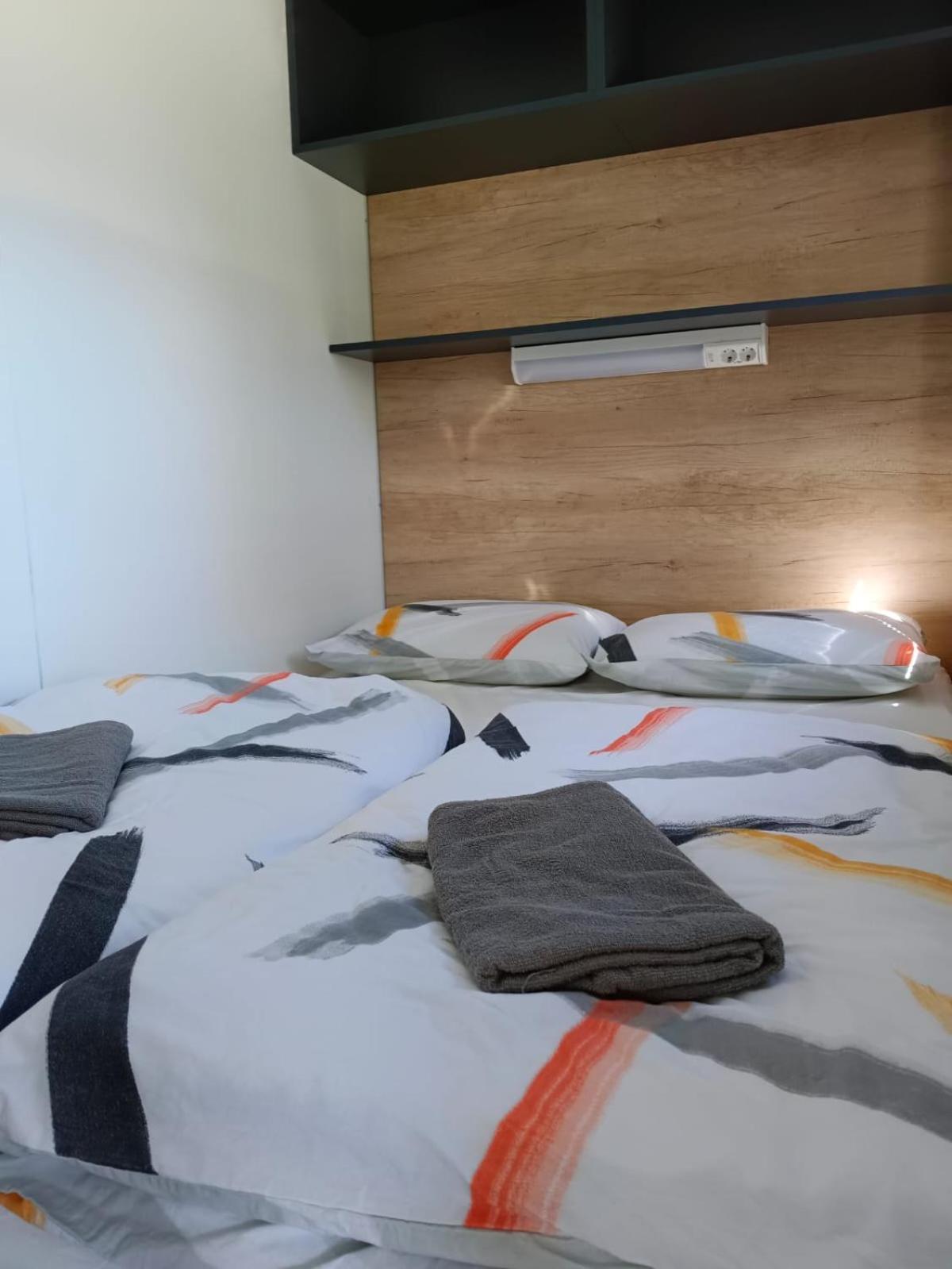 מלון Ražanac Camping Planik מראה חיצוני תמונה